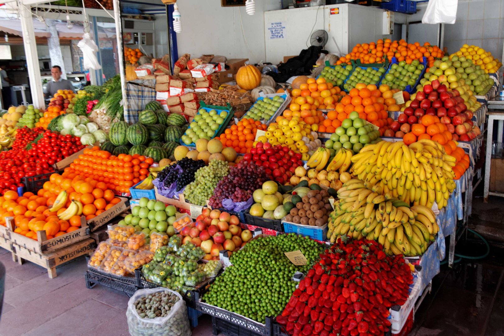 Magnifique étal de fruits et legumes turques