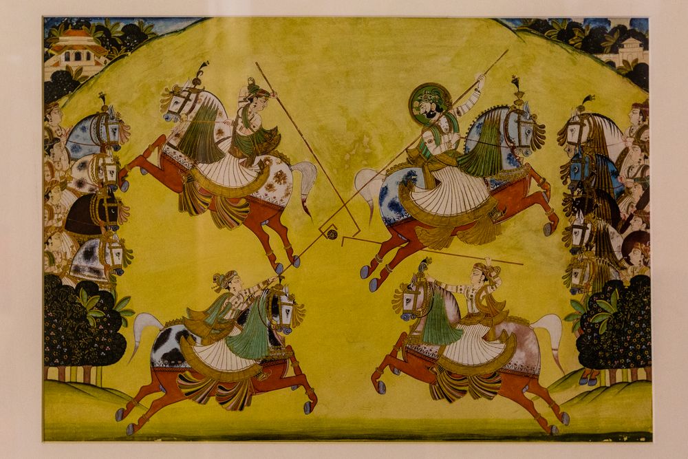 Maharaja Man Singh spielt mit drei Konkubinen Polo (Miniaturmalerei aus Jodhpur, 1827)