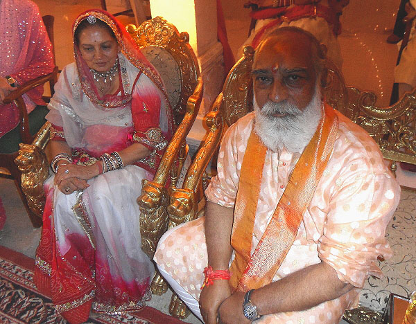 Maharana Arvind Singhji mit Ehefrau