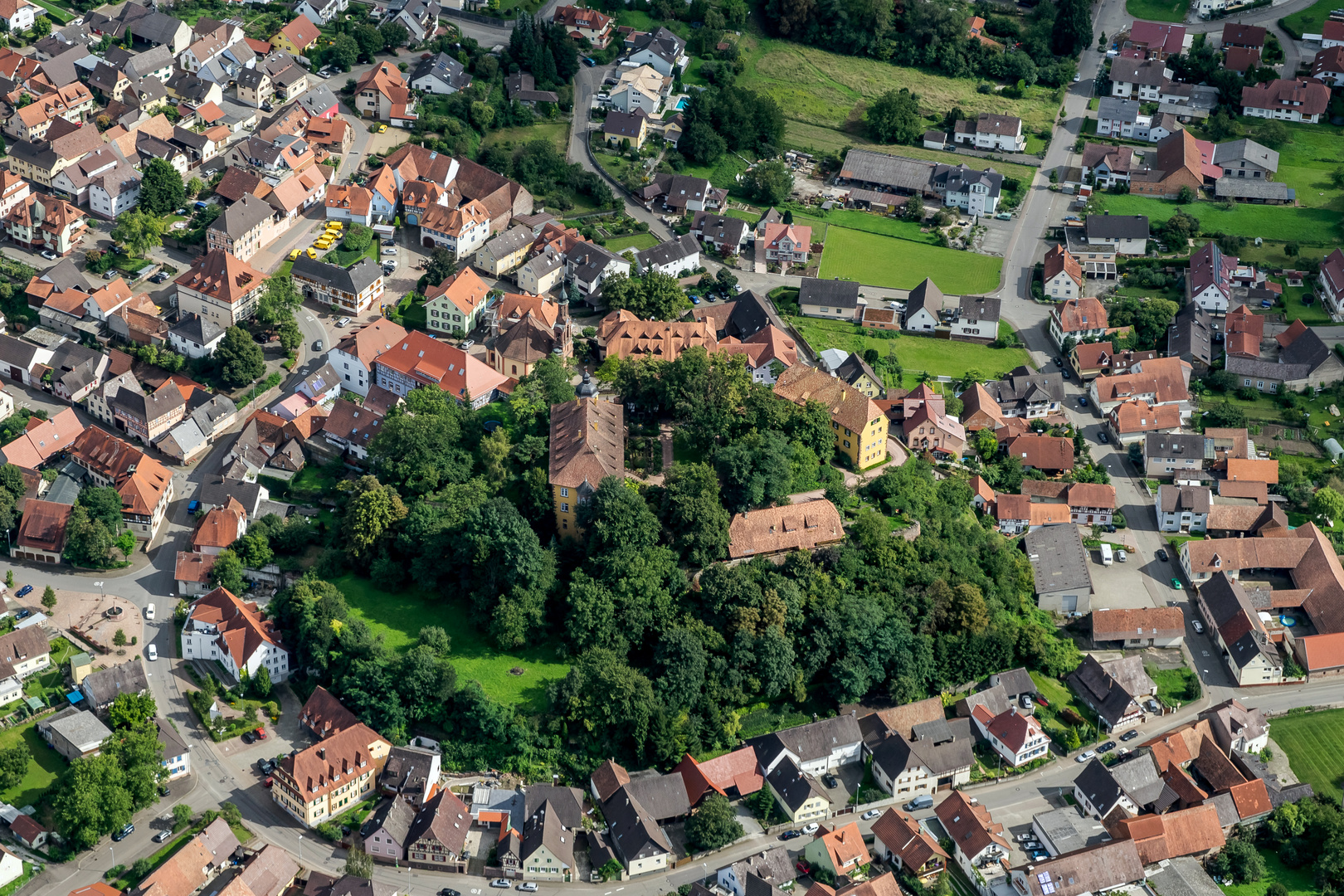 Mahlberg Ort mit Schloss 