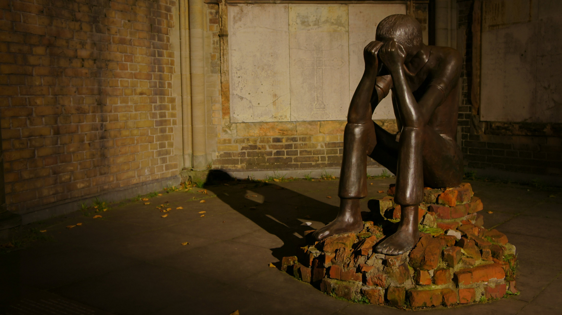 Mahnmal an das NS-Regime. Skulptur "Prüfung"