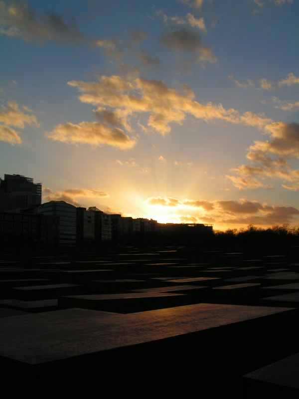 Mahnmal Berlin bei Sonnenuntergang