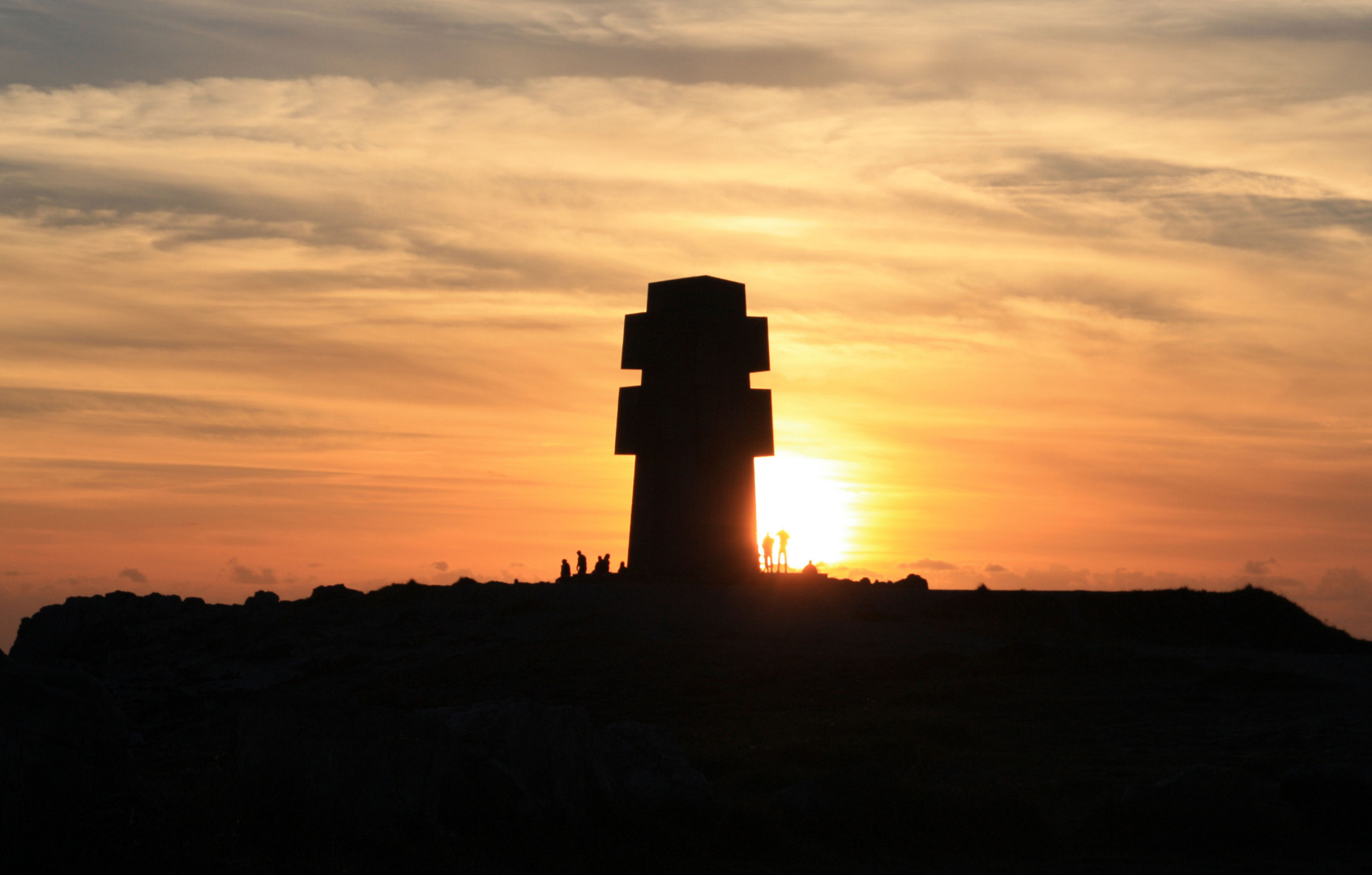 Mahnmal im Sonnenuntergang