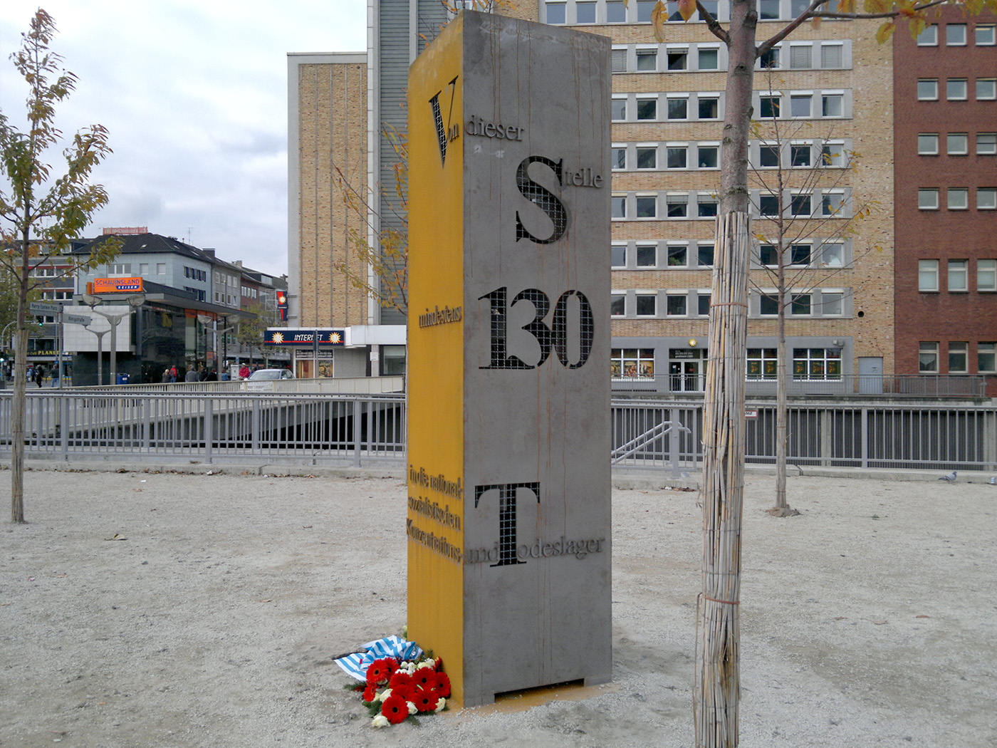 Mahnmal zur Erinnerung an die deportierten jüdischen Kinder aus Duisburg auf dem Harry Epstein Platz