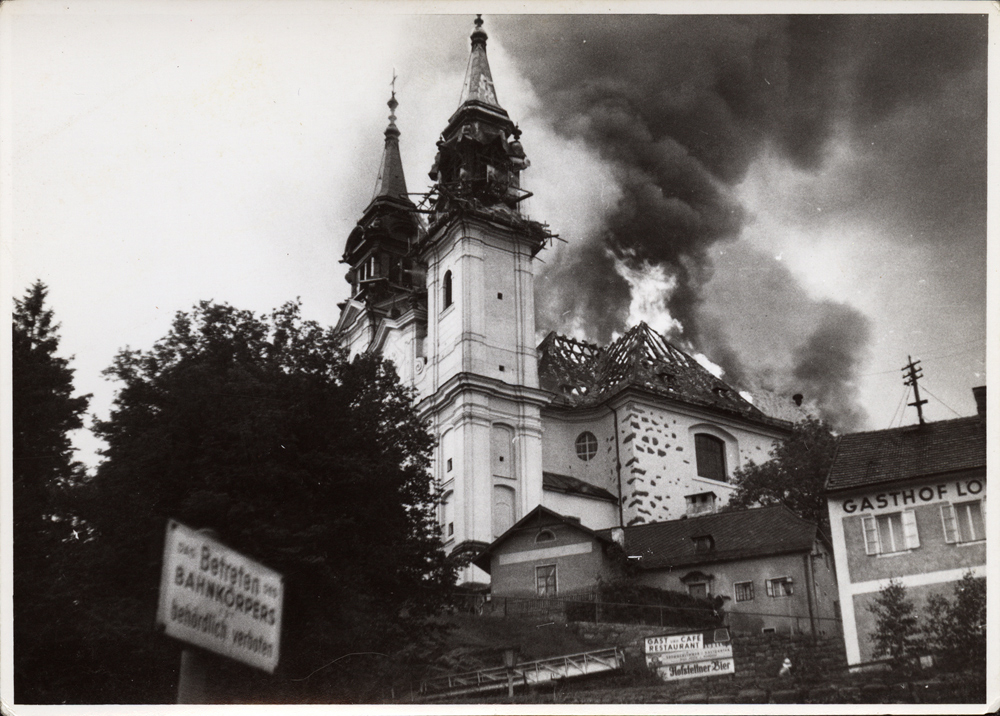 Mai 1963 - die Kirche brennt !