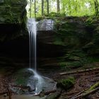 Mai-Regentag am Wasserfall