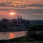 Maiabend an der Elbe