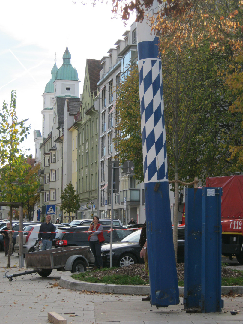 Maibaum am Kran