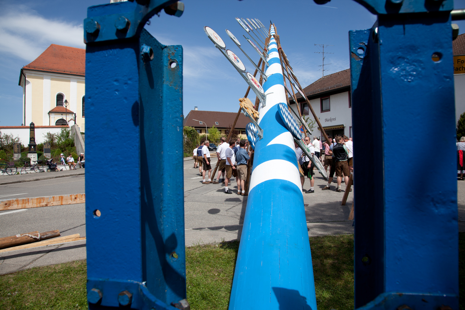 Maibaum aufstellen