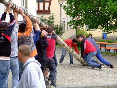 Maibaum-Aufstellen ...