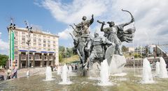 Maidan Nezalezhnosti - The Founders of Kyiv Monument