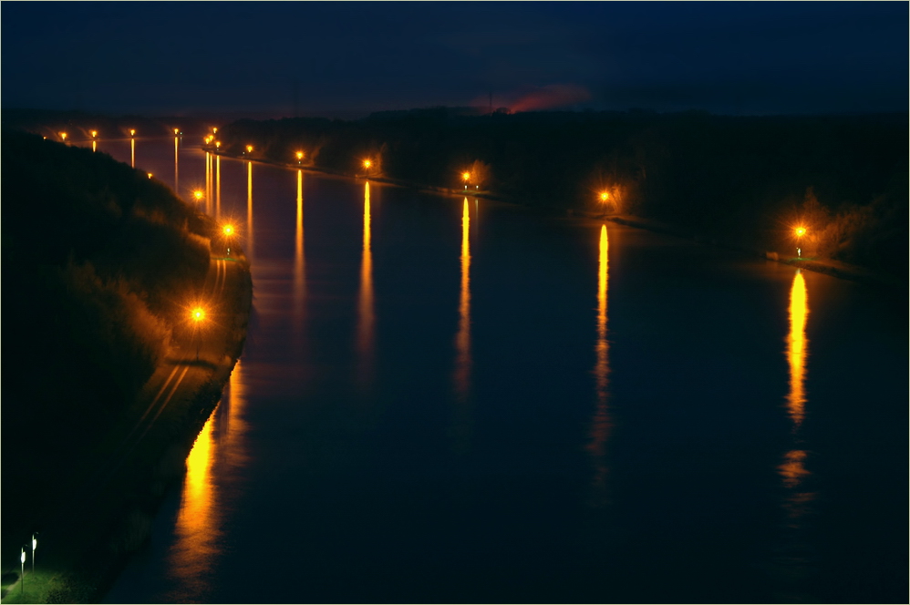 * Maifeuer am Horizont * Nord-Ostsee-Kanal