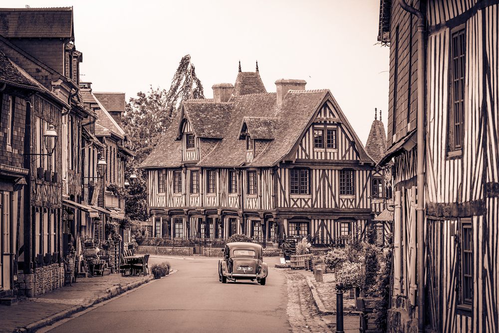 ~ Maigret enquête dans Beuvron-en-Auge ~