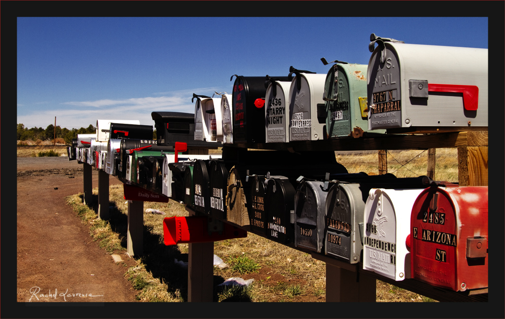 Mailboxes in full desert, boîtes à lettres en plein désert
