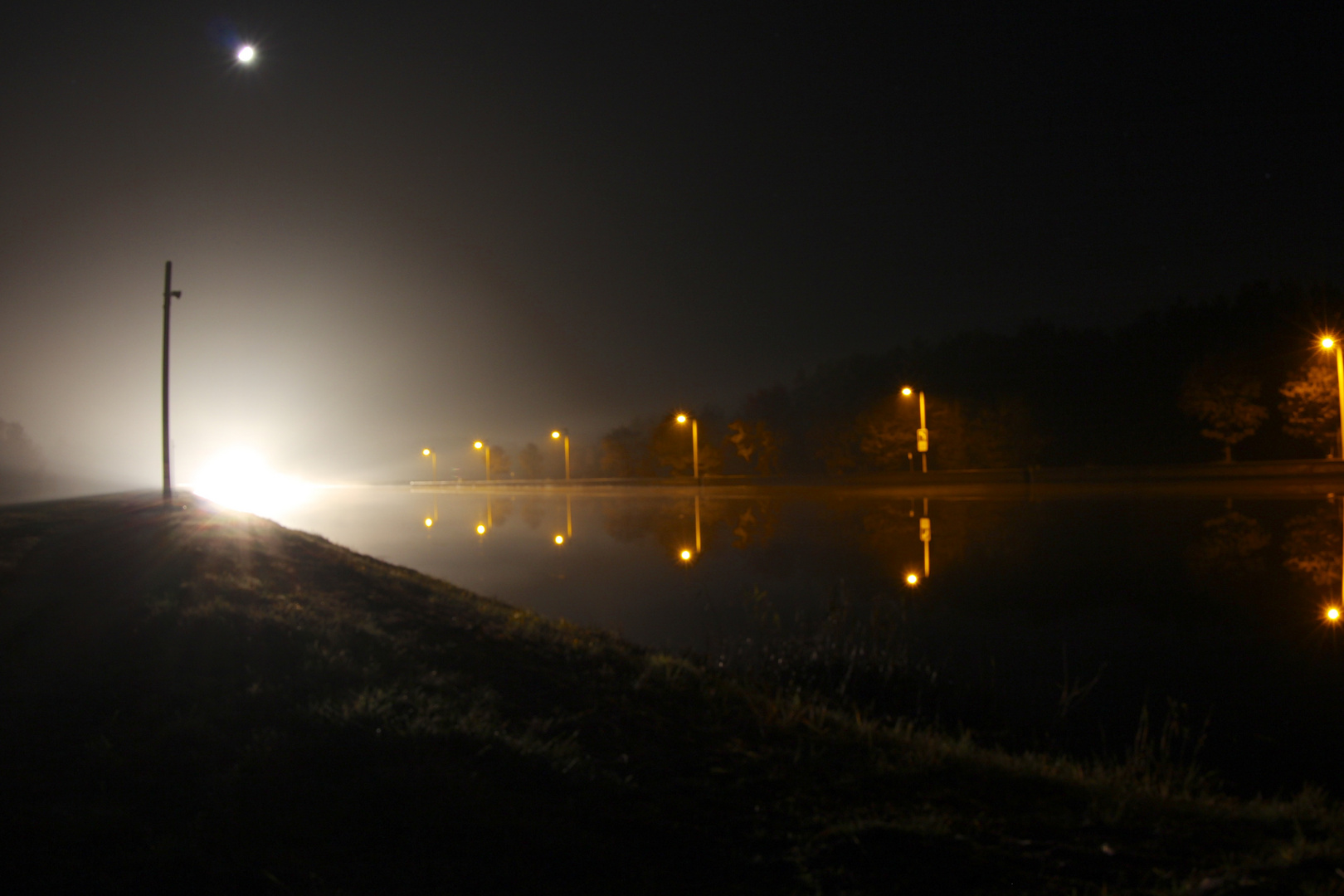 Main-Donau-Kanal bei Nacht.