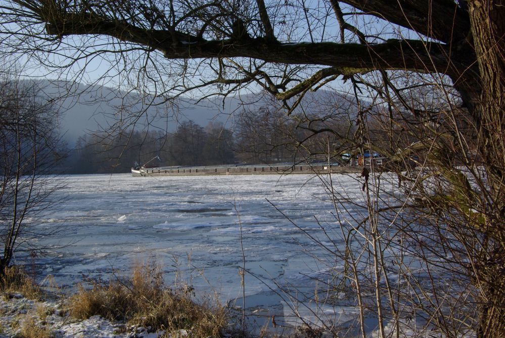 Main im Winter von EmundHa 