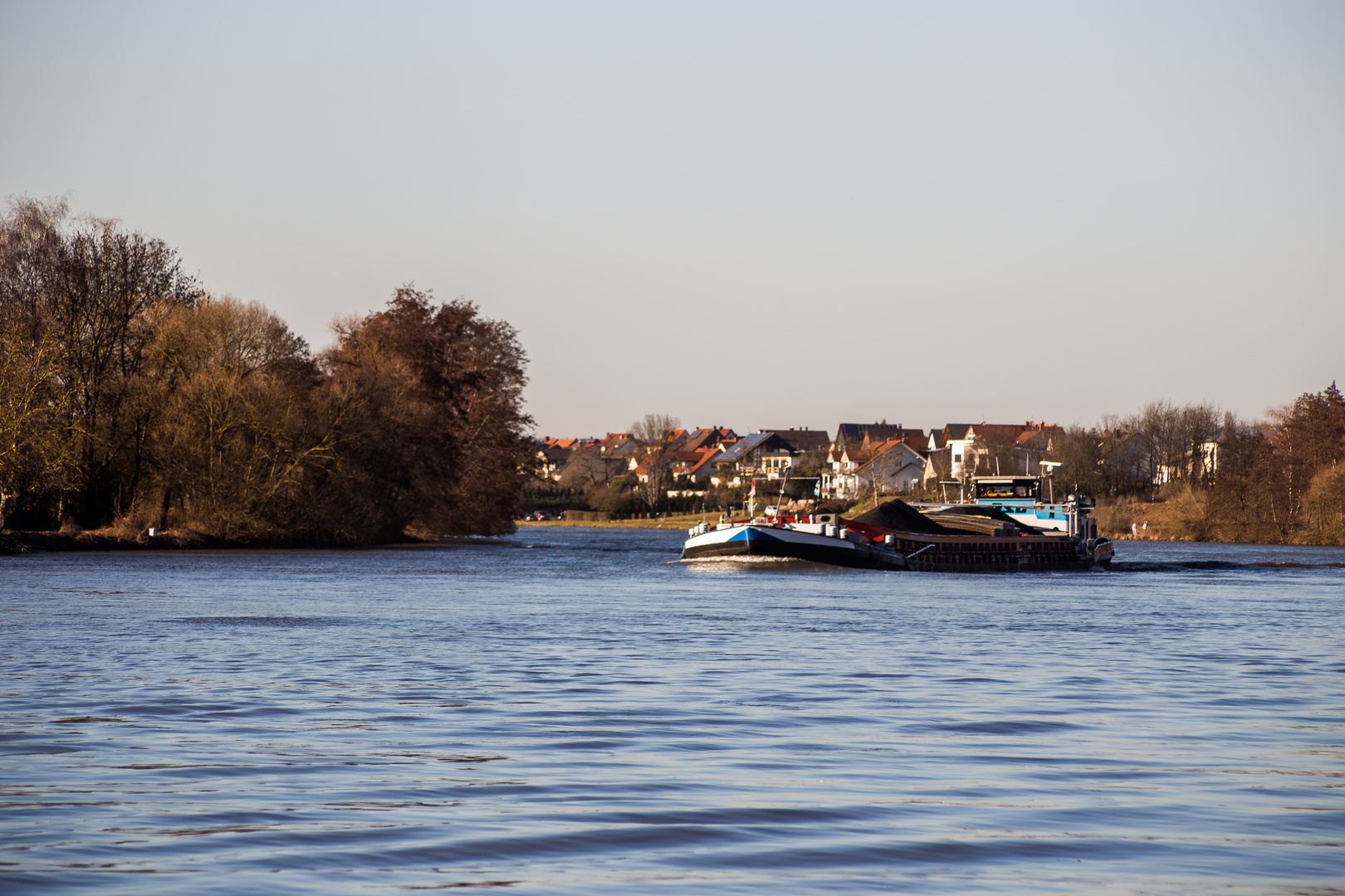 Main mit Schiff