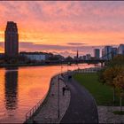 Main und Skyline vor Sonnenuntergang