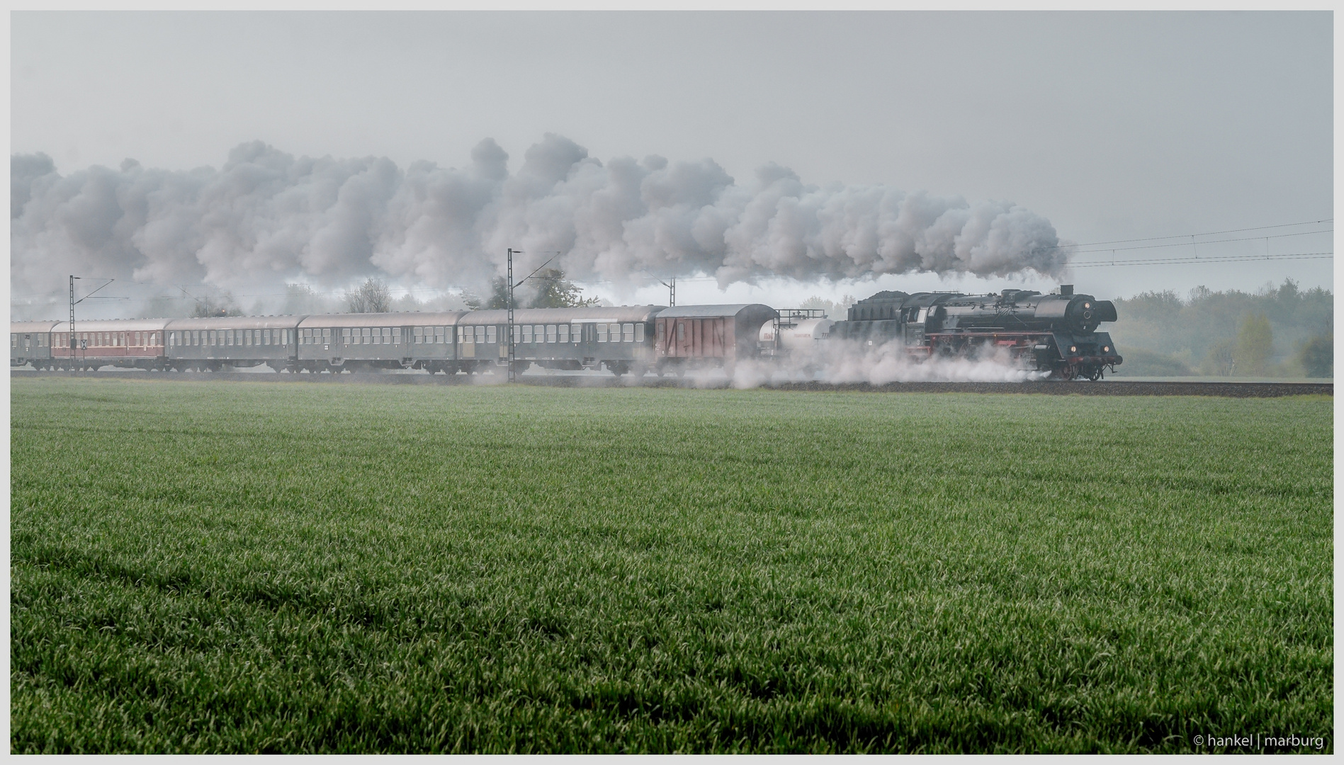 Main-Weser-Bahn: 03 1010 im Morgendunst 