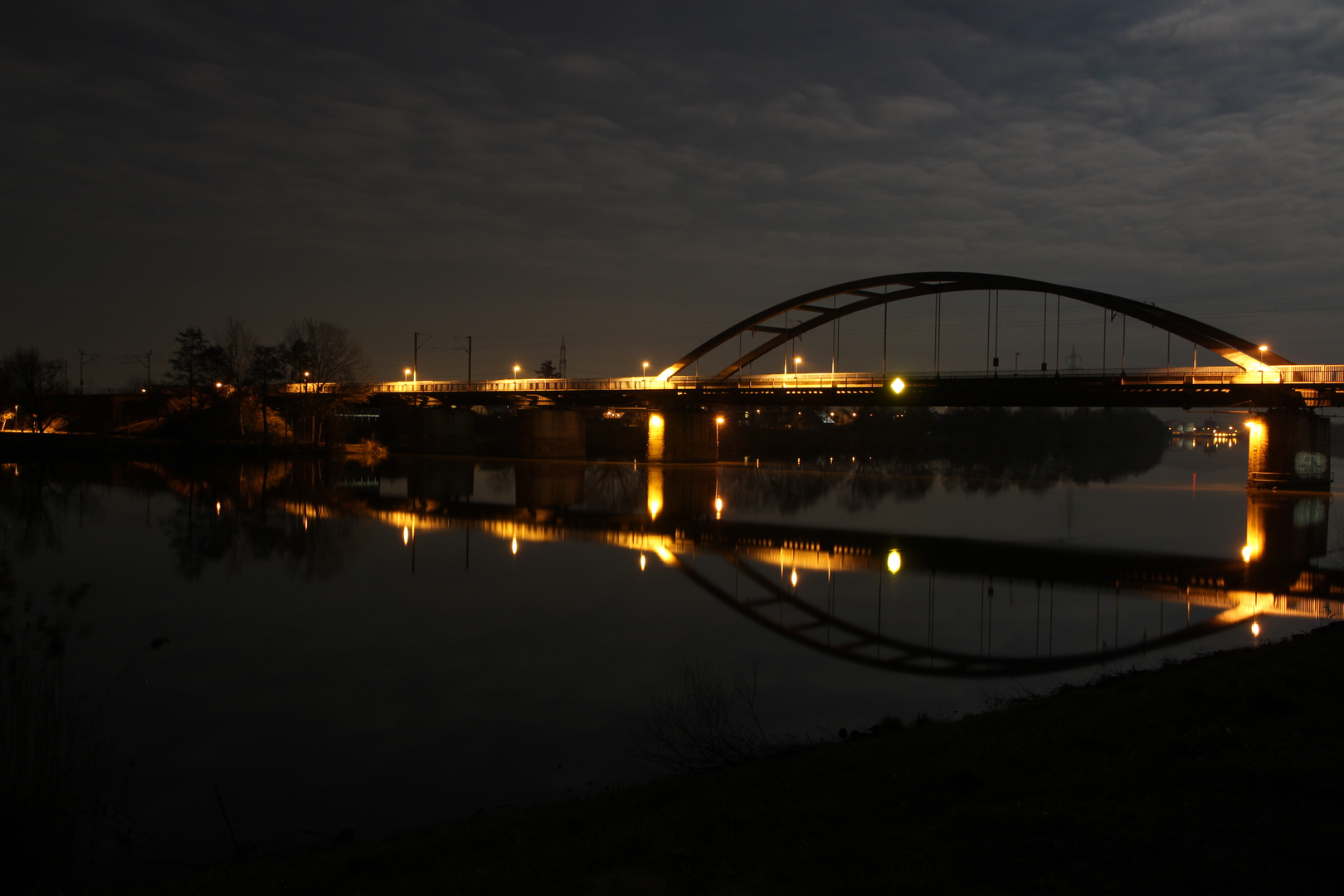 Mainaschaff bei Nacht