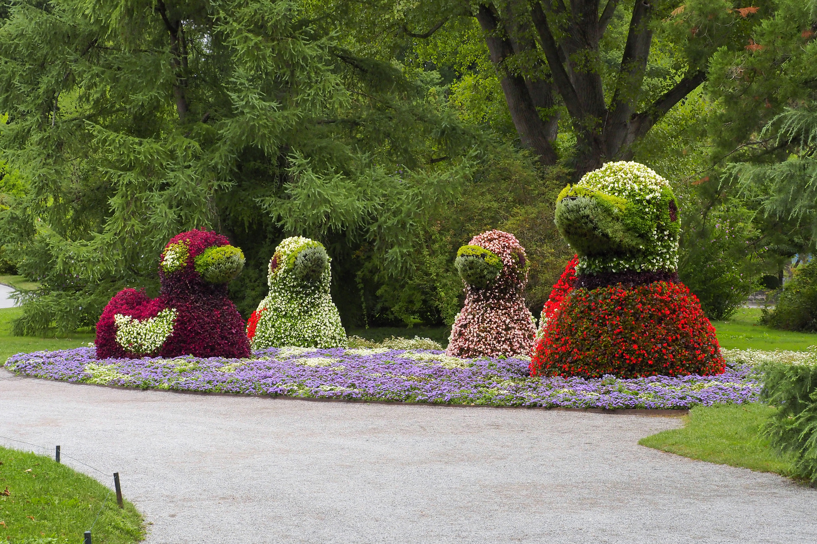 Mainau Figuren aus Blumen gersteckt