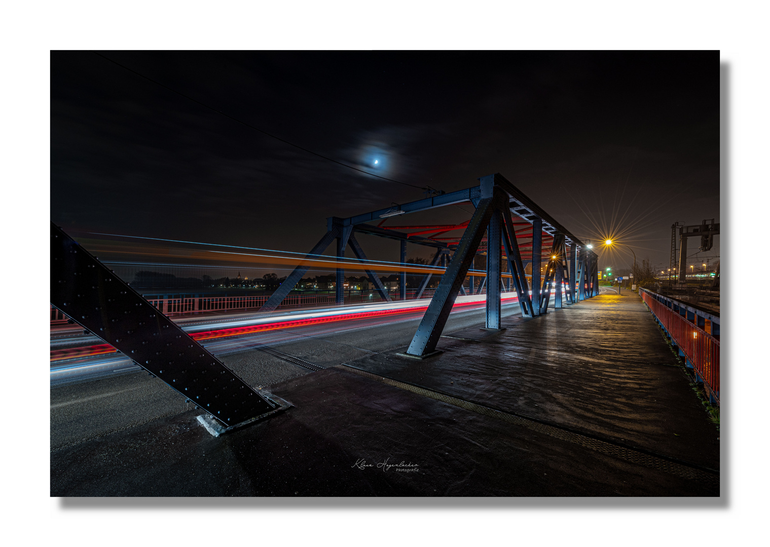 Mainbrücke in Hanau für Fahrzeuge und Züge 