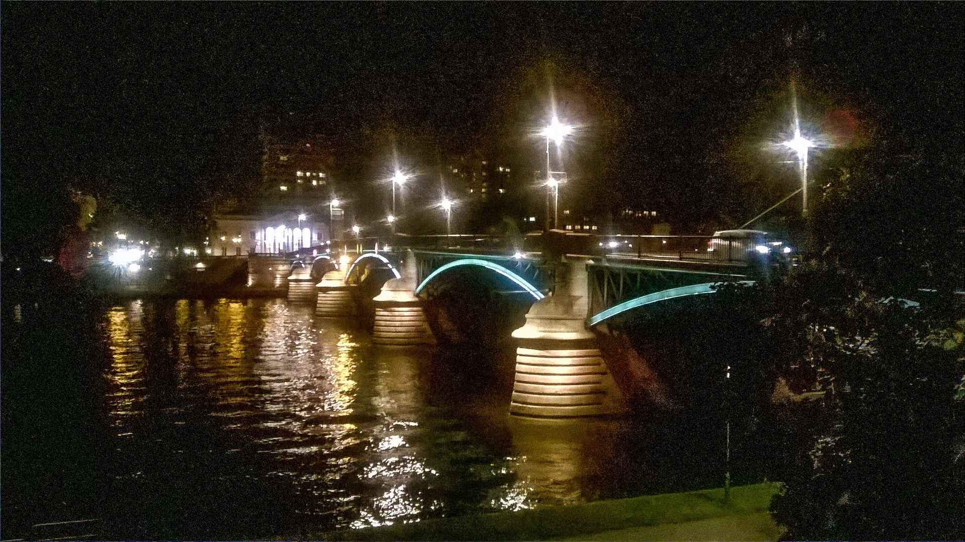 Mainbrücke mit Frostfilter