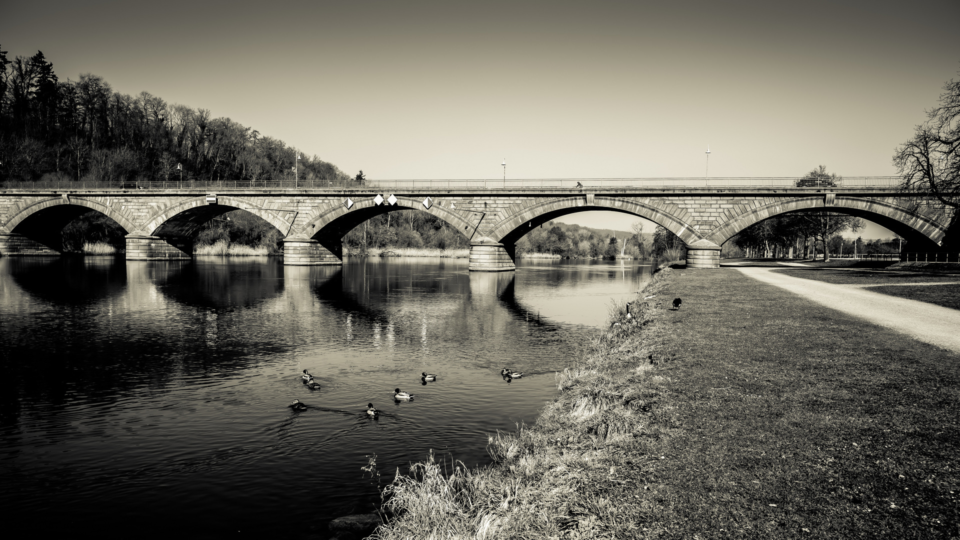 Mainbrücke sw