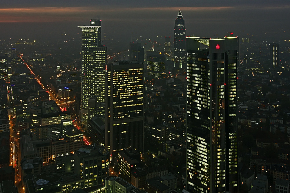 Mainhattan an einem Novemberabend