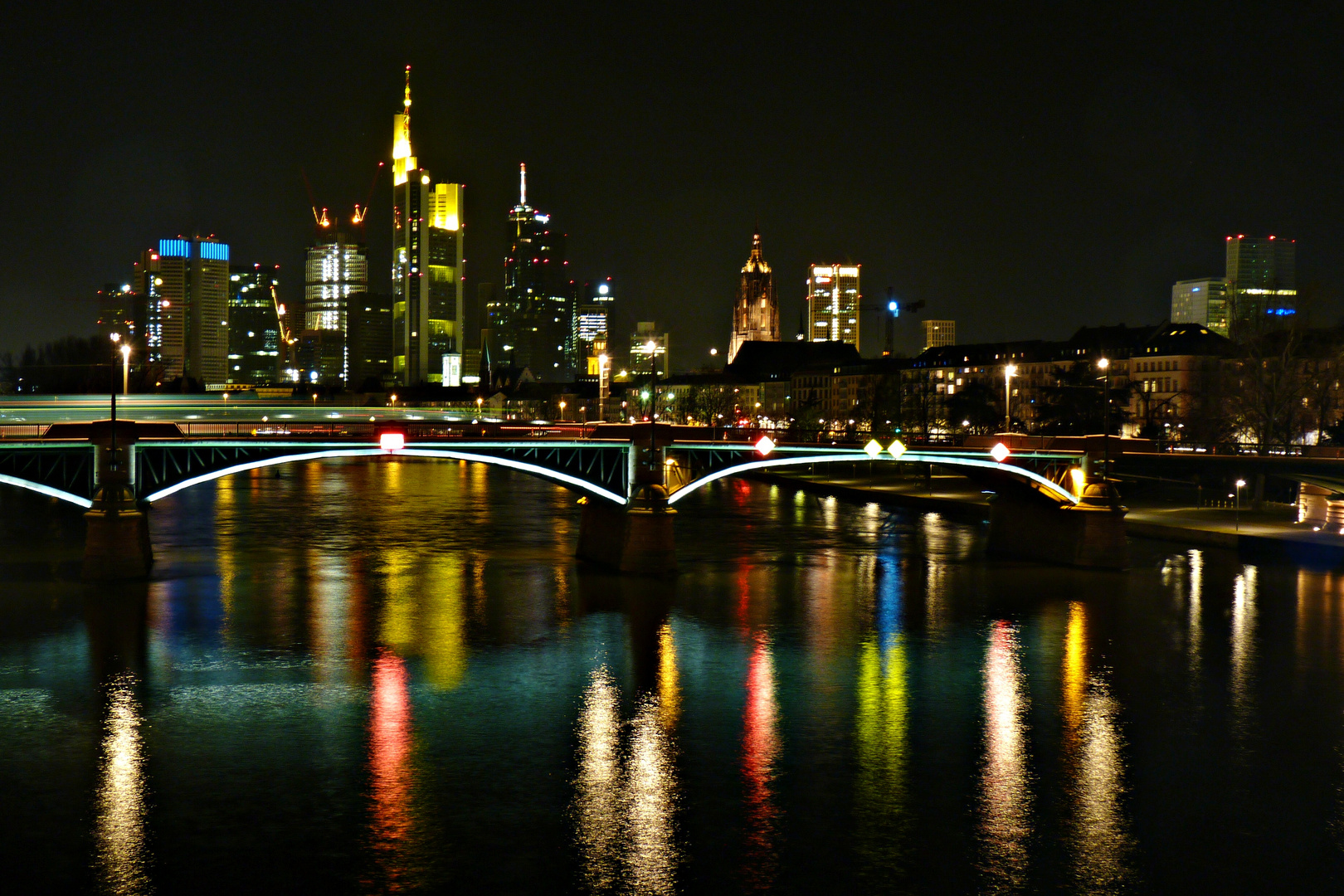 Mainhattan bei Nacht