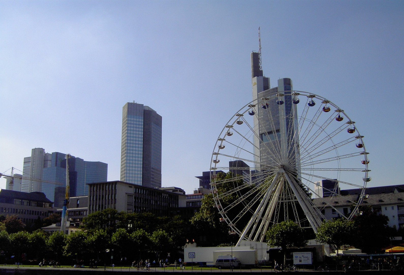 Mainhattan im Sonnenschein