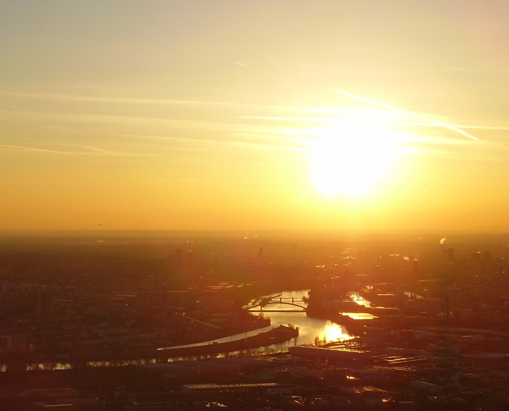 Mainhattan verschönert vom Abendlicht