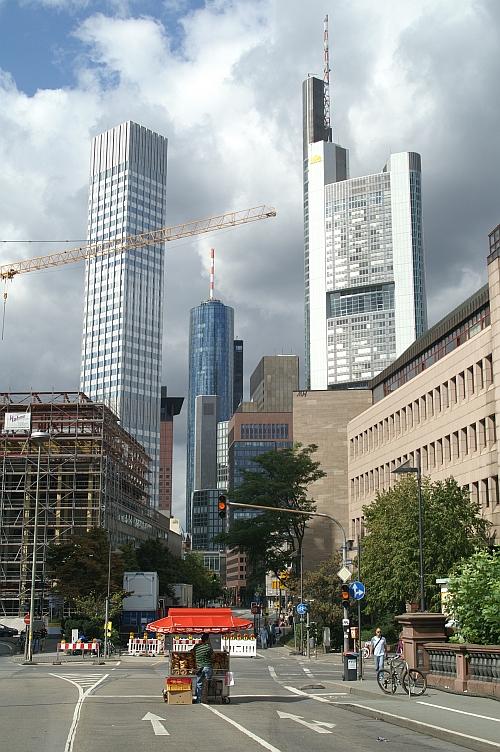 Mainhattan: View from a bridge