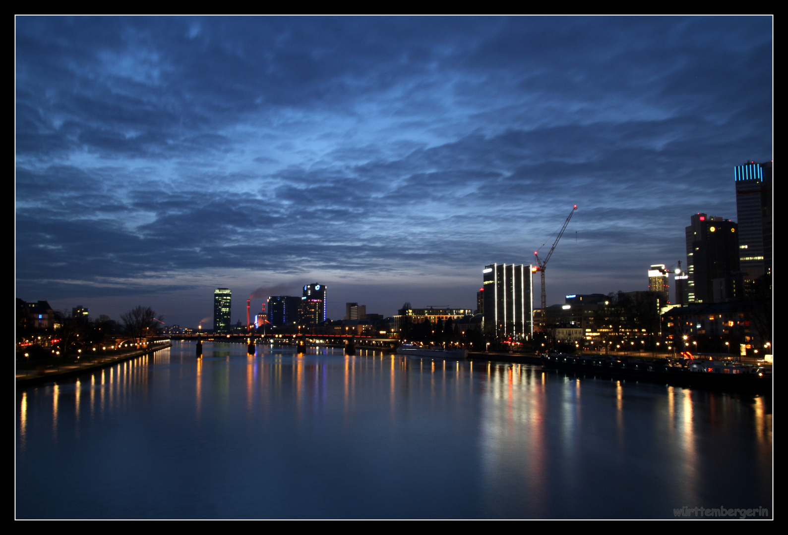 Mainhattan zur blauen Stunde