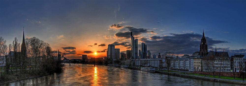 Mainhatten Pannorama bei Sonnenuntergang (reloaded)