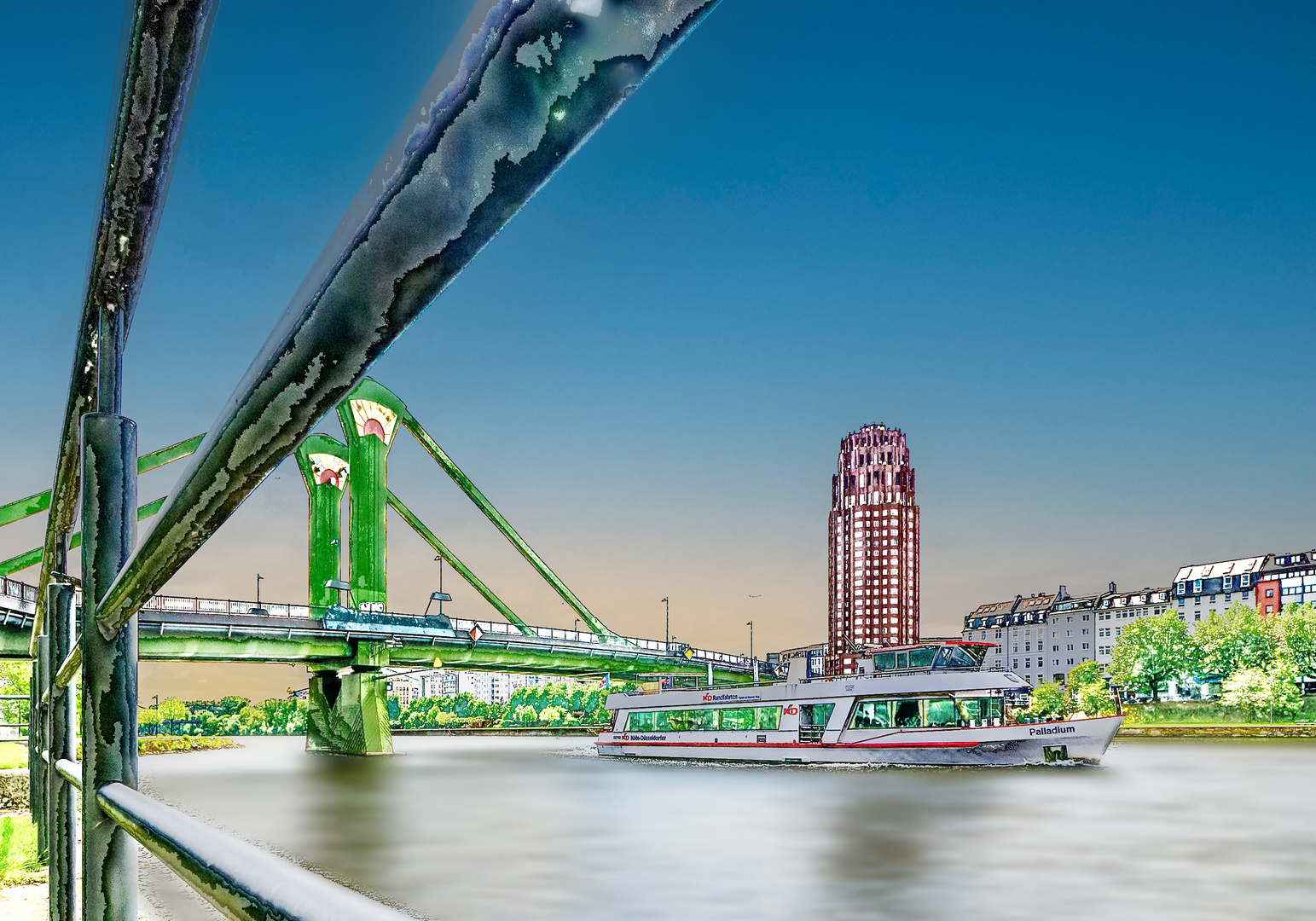 Mainplaza und Flösserbrücke in Frankfurt