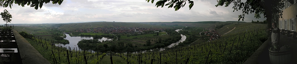 Mainschleife - Nordheim - von hinten rechts zieht ein Unwetter auf