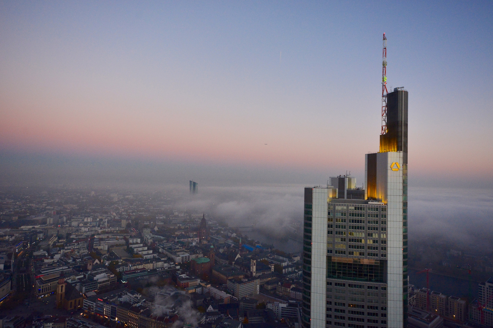 Maintower in sechs Akten - Interludium "Stinkefinger im Nebel"