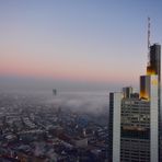 Maintower in sechs Akten - Interludium "Stinkefinger im Nebel"