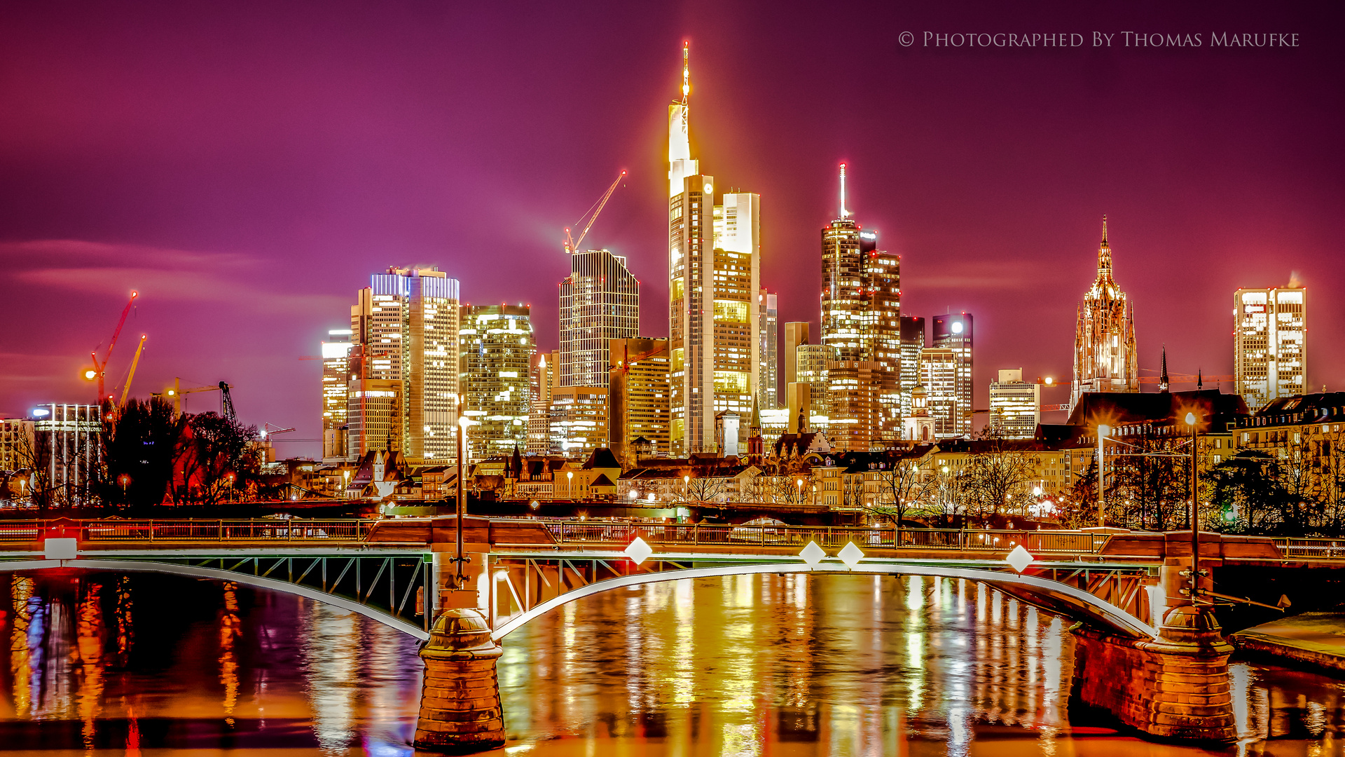 Maintown Skyline bei Nacht