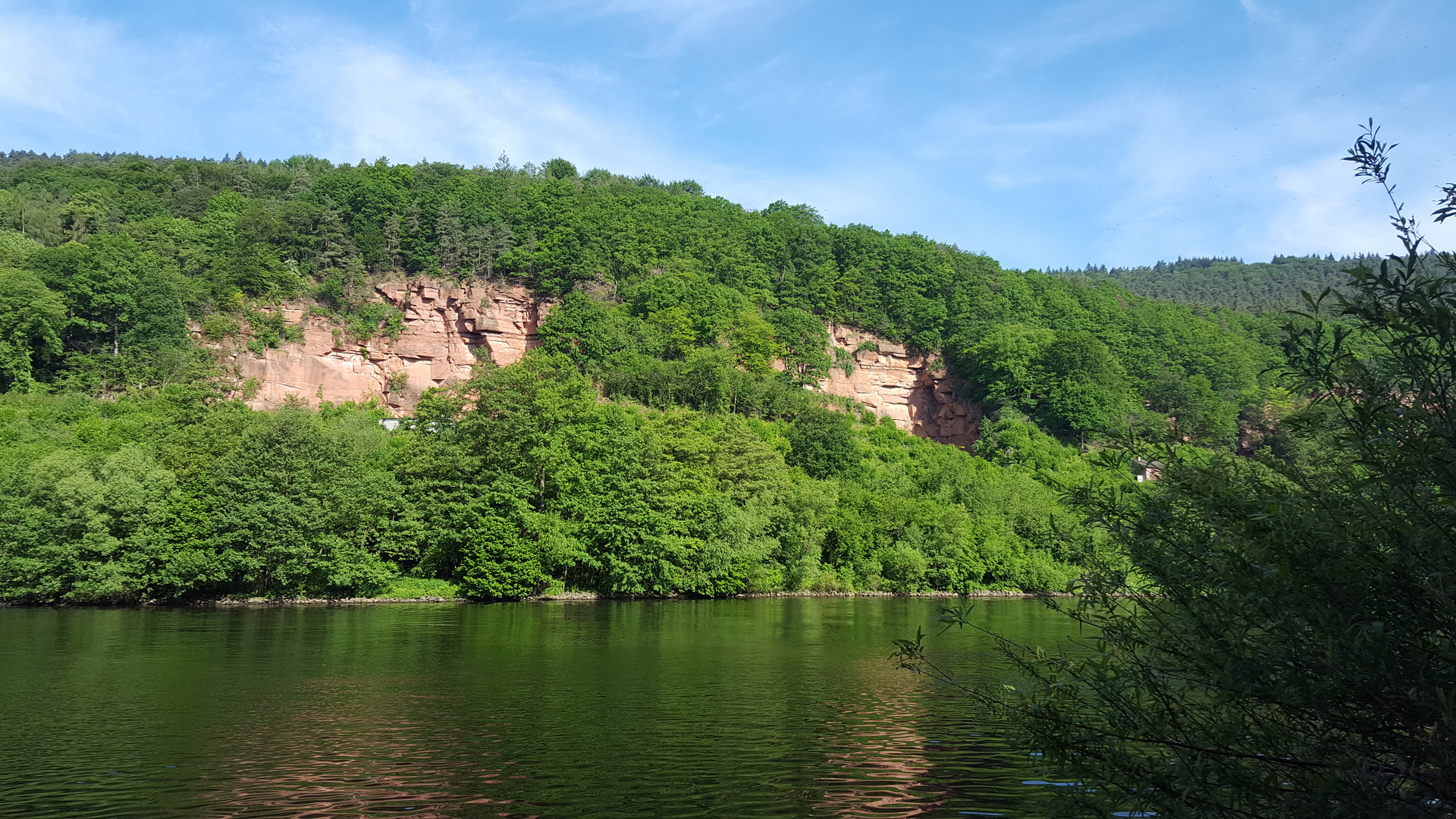 Mainufer mit Buntsandstein