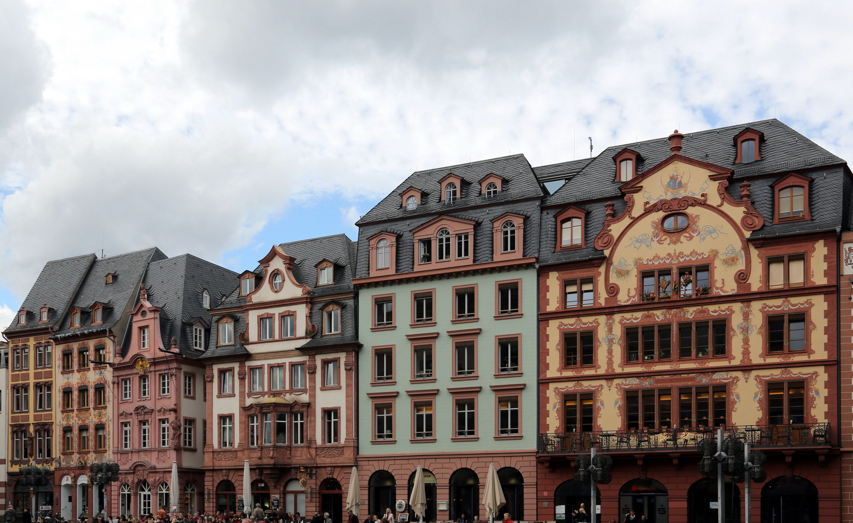 Mainz - Altstadtzeile am Domplatz