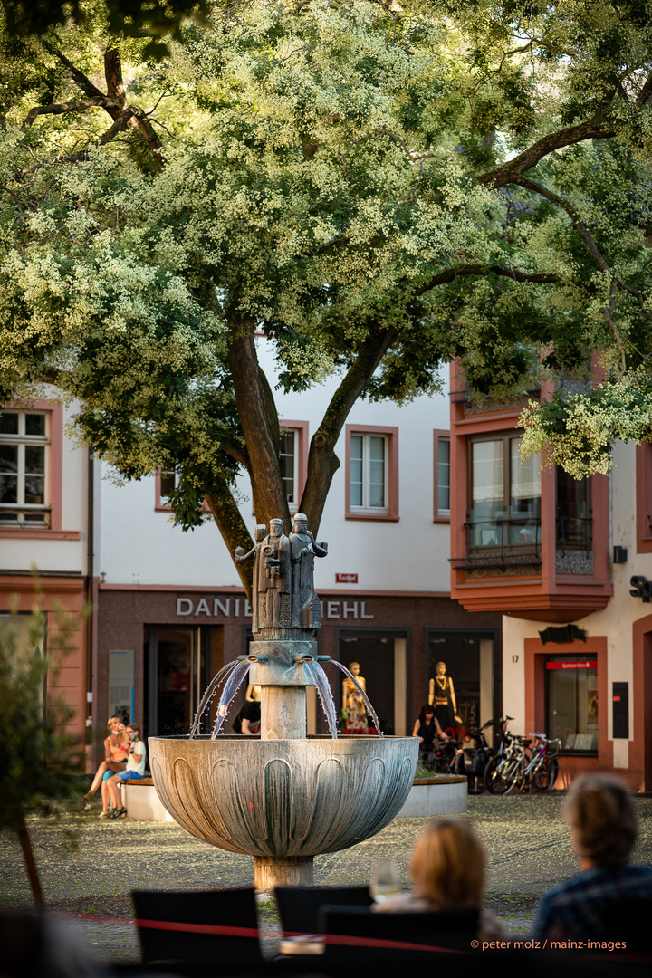 Mainz - Atmosphäre auf dem Leichhof Platz in der Altstadt