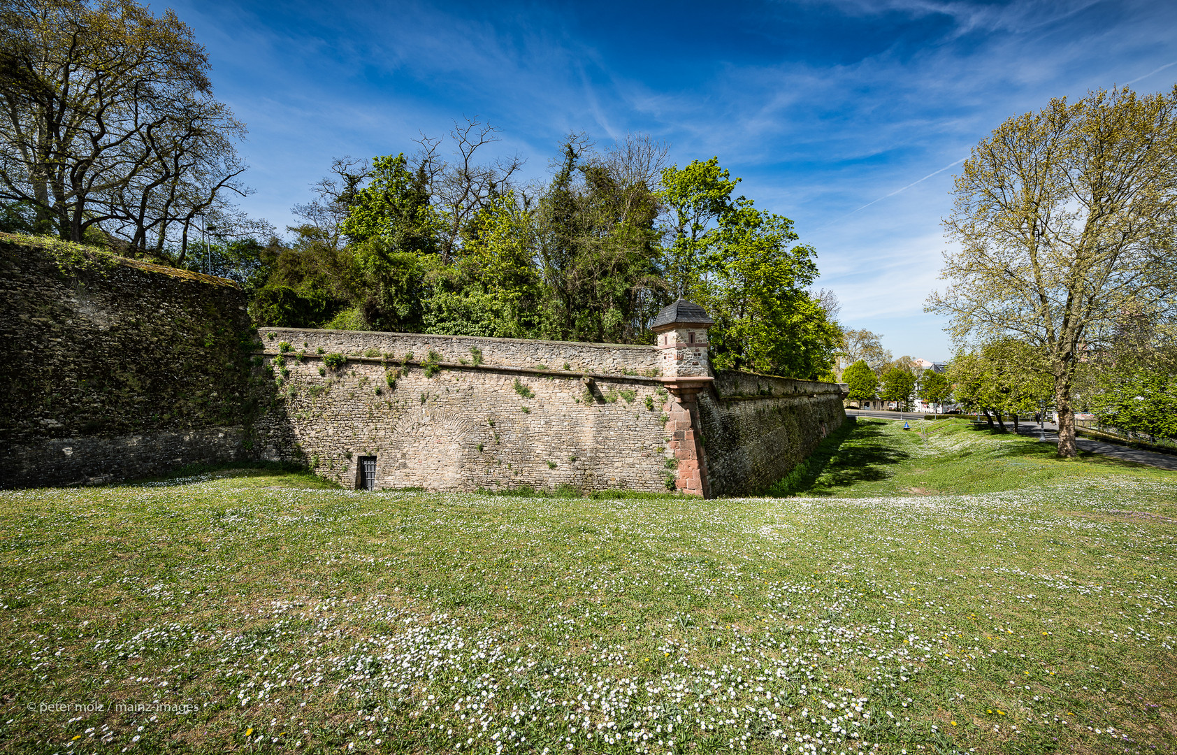 Mainz - Blick entlang Bastion Alarm der Zitadelle