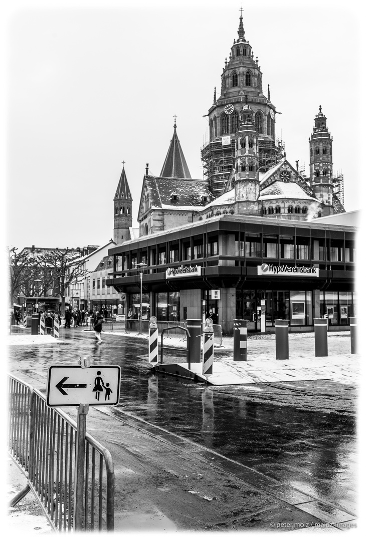 Mainz - Dom und Ludwigstrasse mit Schikanen