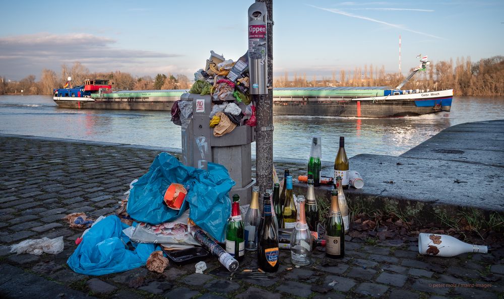 Mainz - Gebr. Mnich und die leeren Flaschen