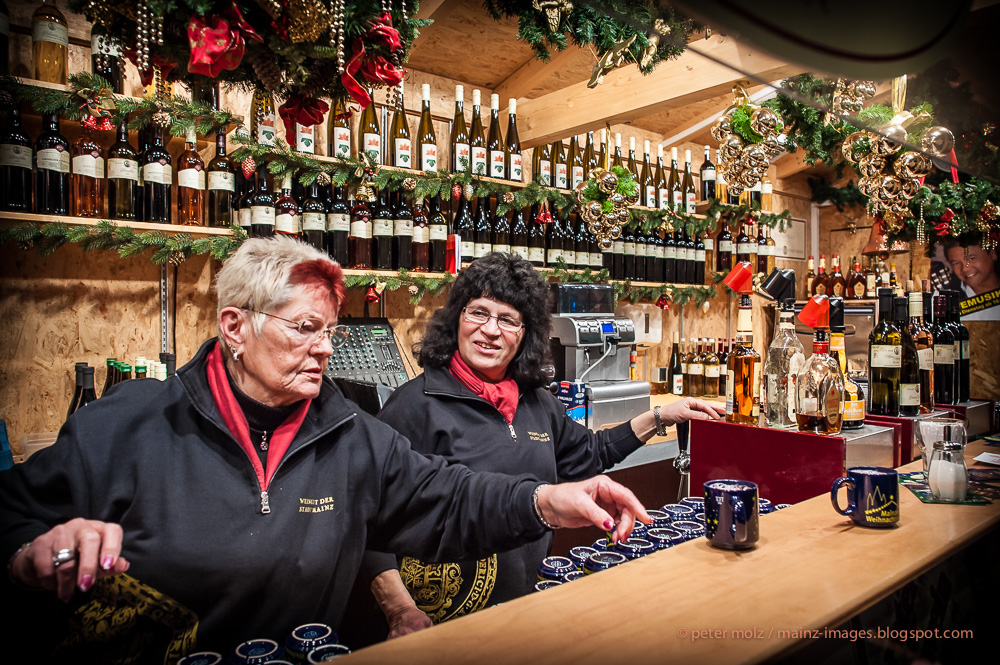 Mainz - Glühweinstand auf Weihnachtsmarkt