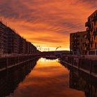 Mainz - Grandios glühender Abendhimmel über dem Mainzer Zollhafen (II)