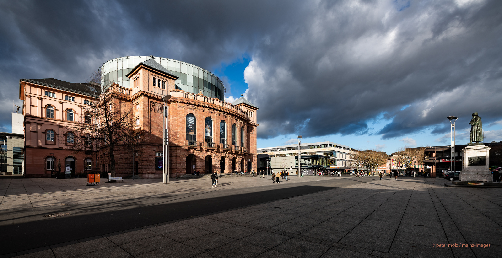 Mainz - Gutenbergplatz mit Staatstheater | Februar 2022