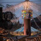 Mainz - Heunensäule und Lichternetz auf dem Weihnachtsmarkt 